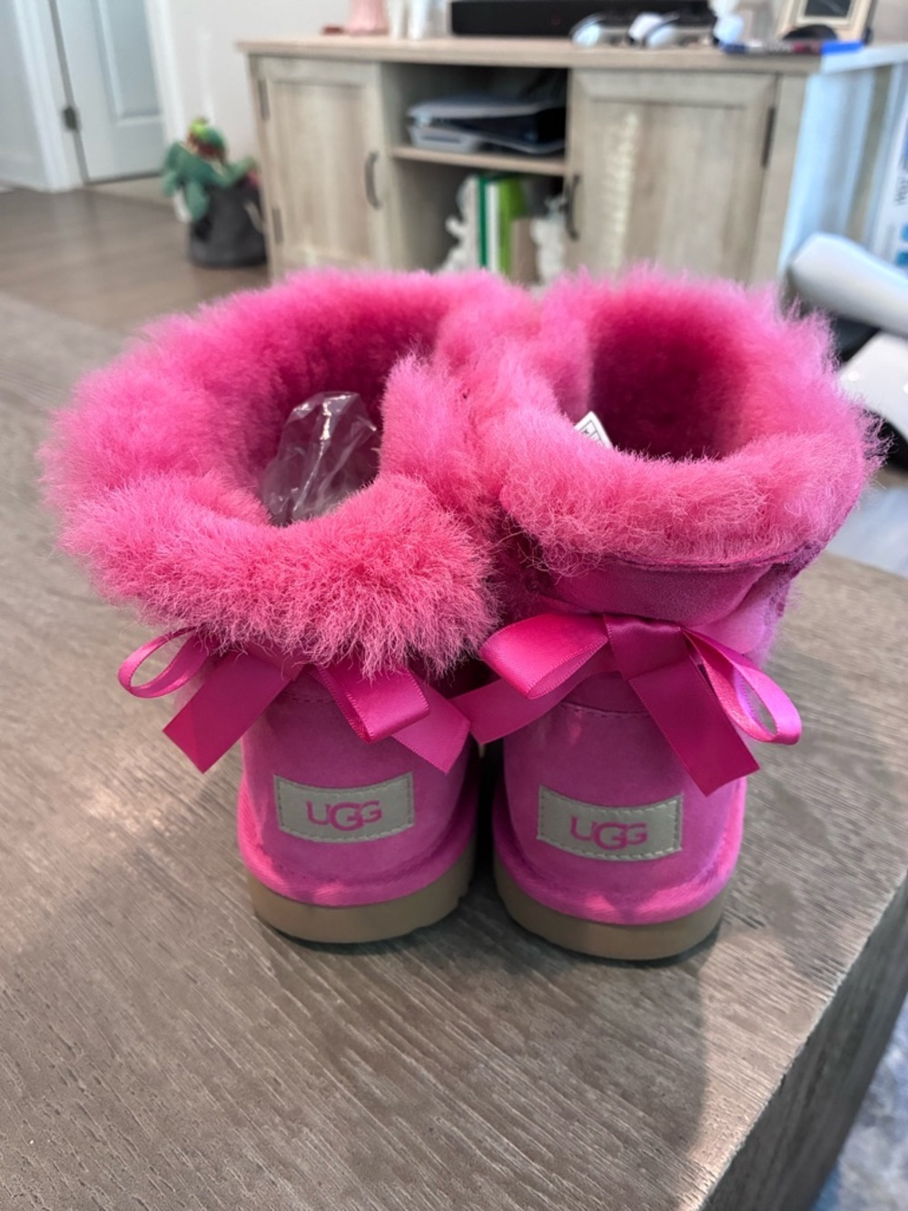 UGG Kids Bailey Bow Boots – Hot Pink – Size 3 – NWOT - Picture 4 of 6
